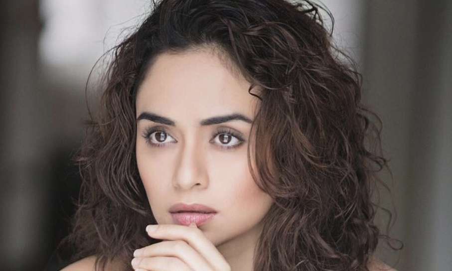 Amruta Khanvilkar