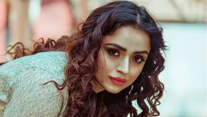 Parul Chauhan House Address, Phone Number, Email Id, Contact Details
