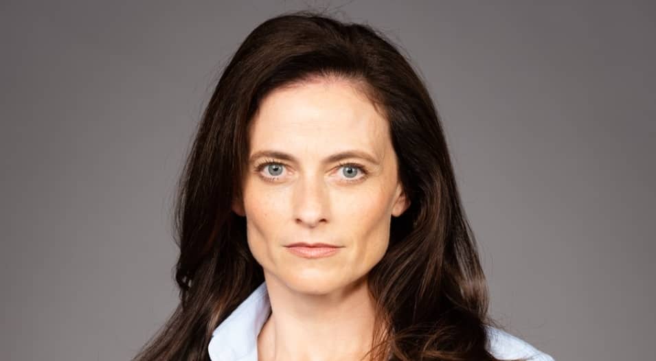 Lara Pulver