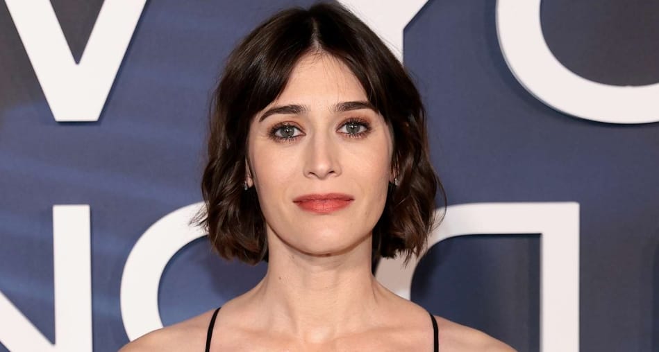 Lizzy Caplan