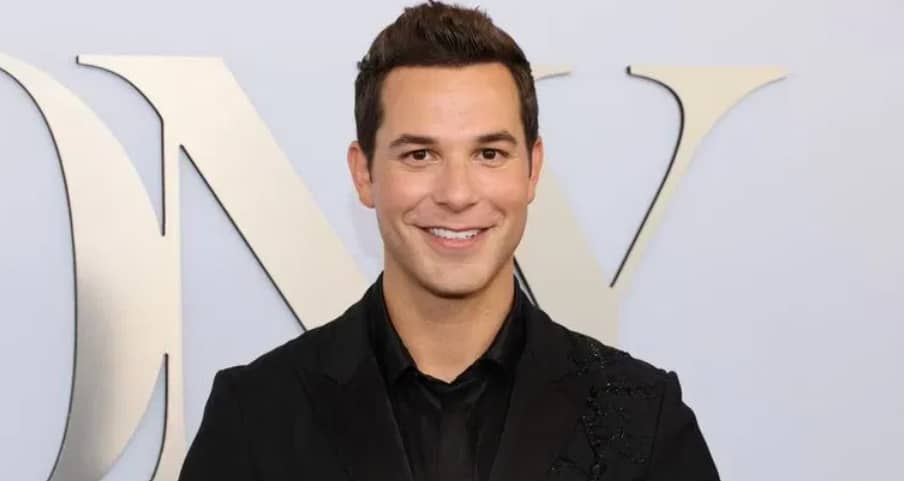 Skylar Astin Skylar Astin